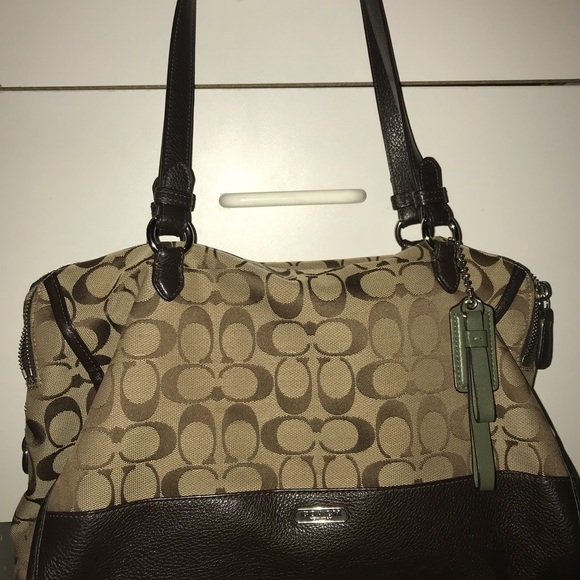 Coach 100% Authentic Shoulder Bag - Picture 1 of 8